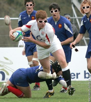 Et bien voilà  vous les avez vos lunettes c pas dur le rugby...!!